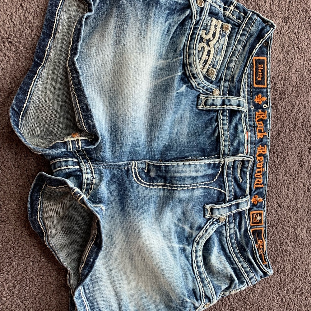 Rock Revival Women’s Size 28. Hetty Mid rise. Like new!